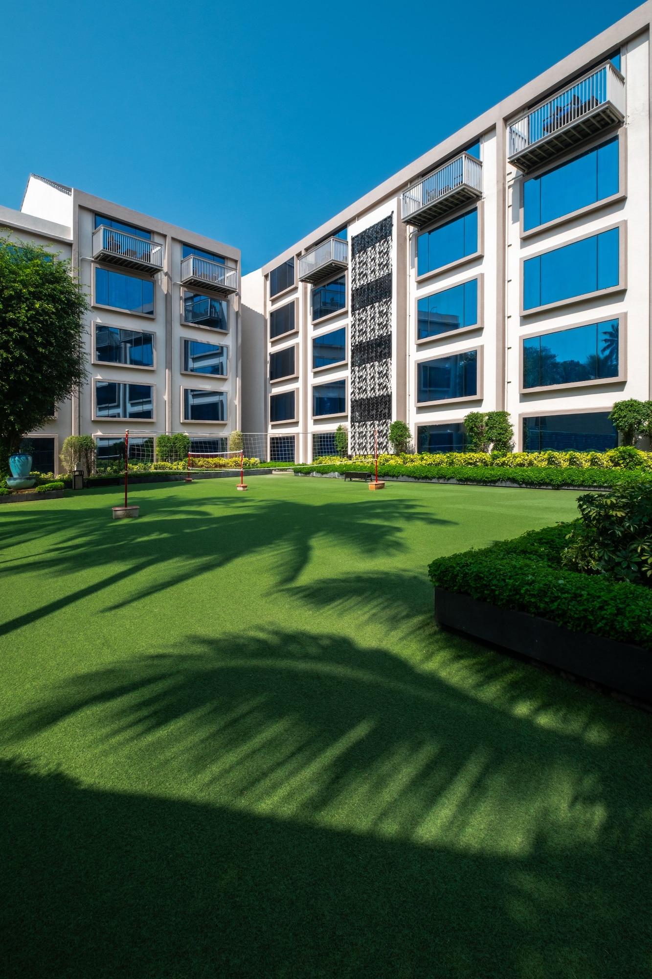 Hyatt Centric Candolim Goa Dış mekan fotoğraf The University of Law, Birmingham
