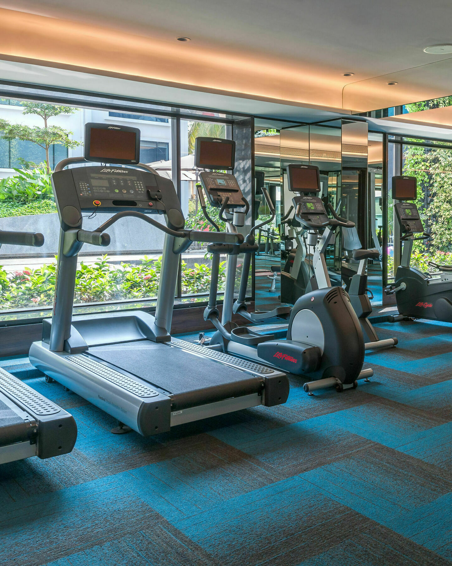 Hyatt Centric Candolim Goa Dış mekan fotoğraf A treadmill