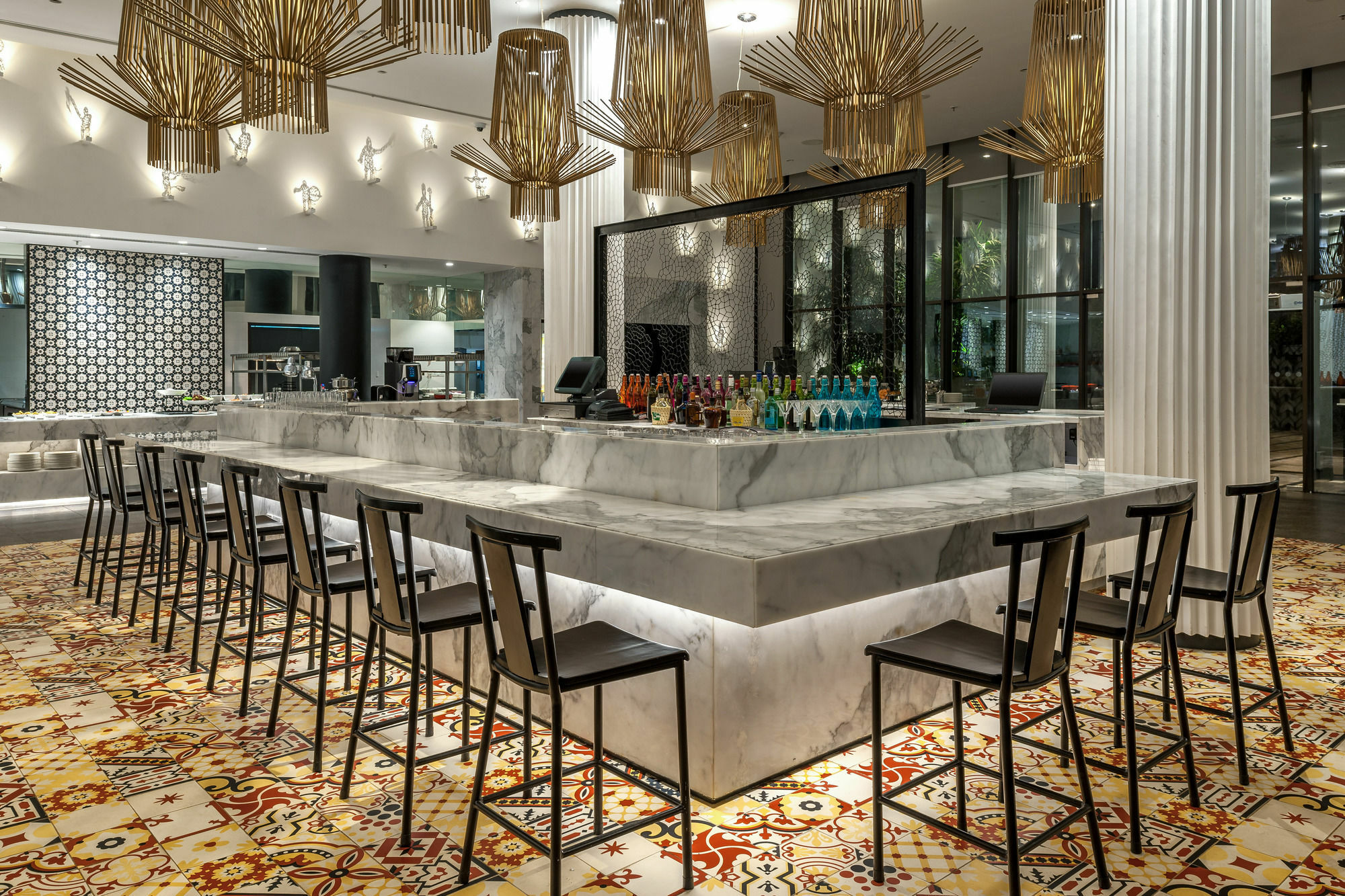 Hyatt Centric Candolim Goa Dış mekan fotoğraf The bar at the lobby